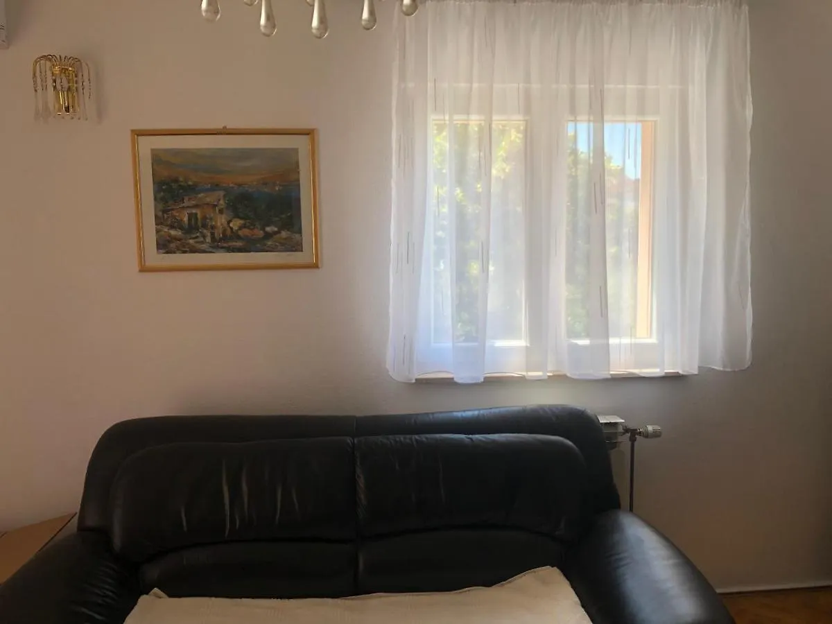 Lucy'S Place Split Appartement